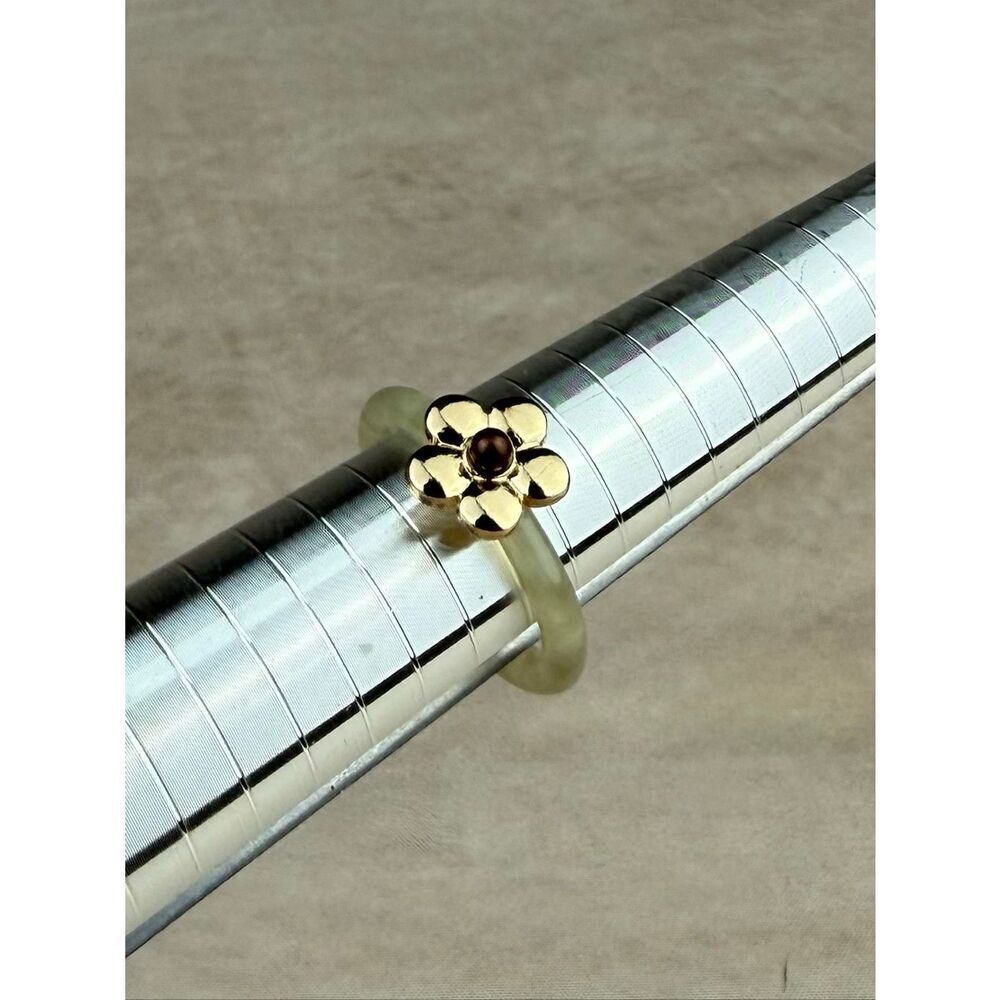 Vintage Floral Lucite Ring Dainty Gold Tone Size 9